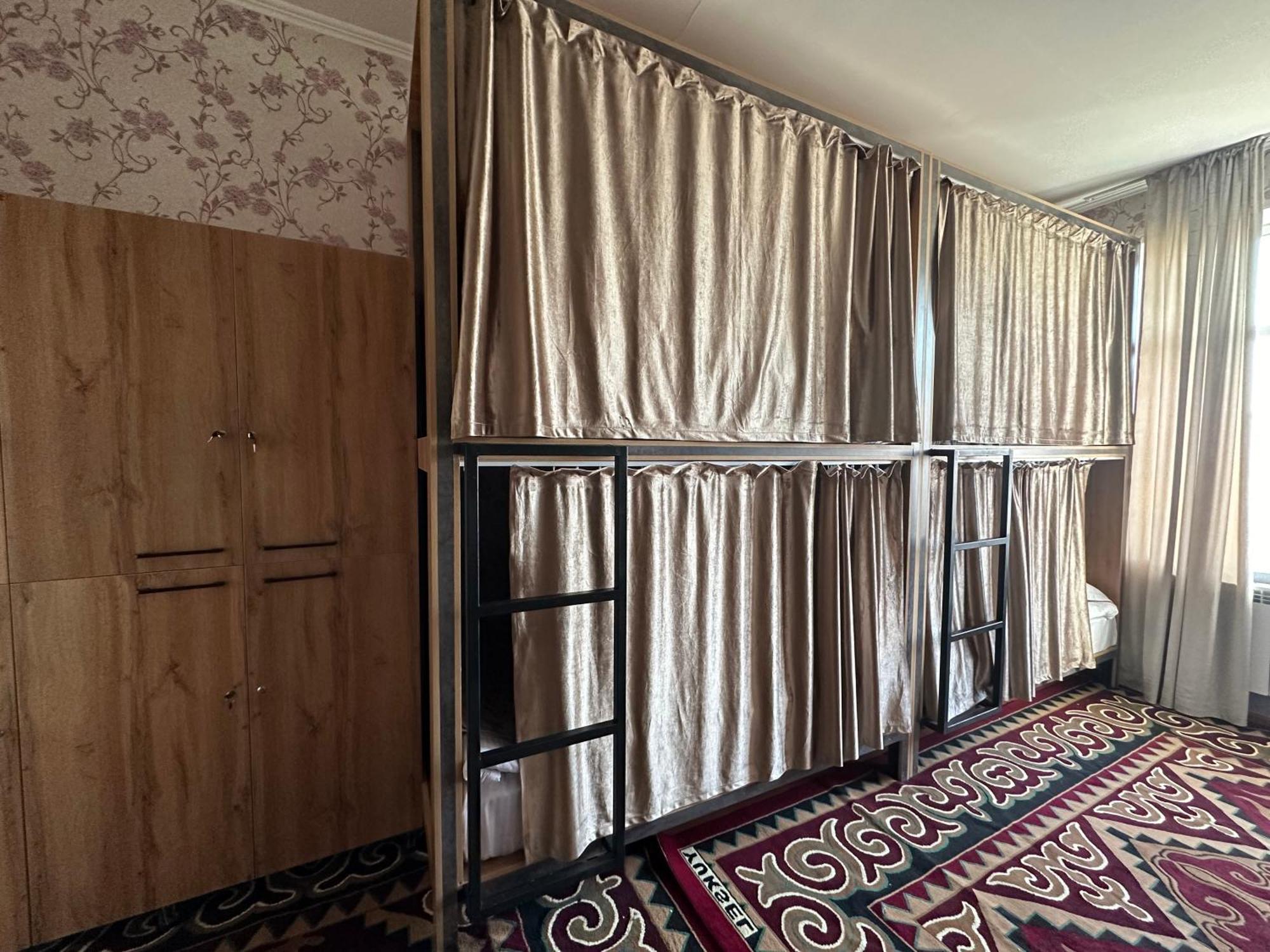 Sunny Hostel Osh Bagian luar foto