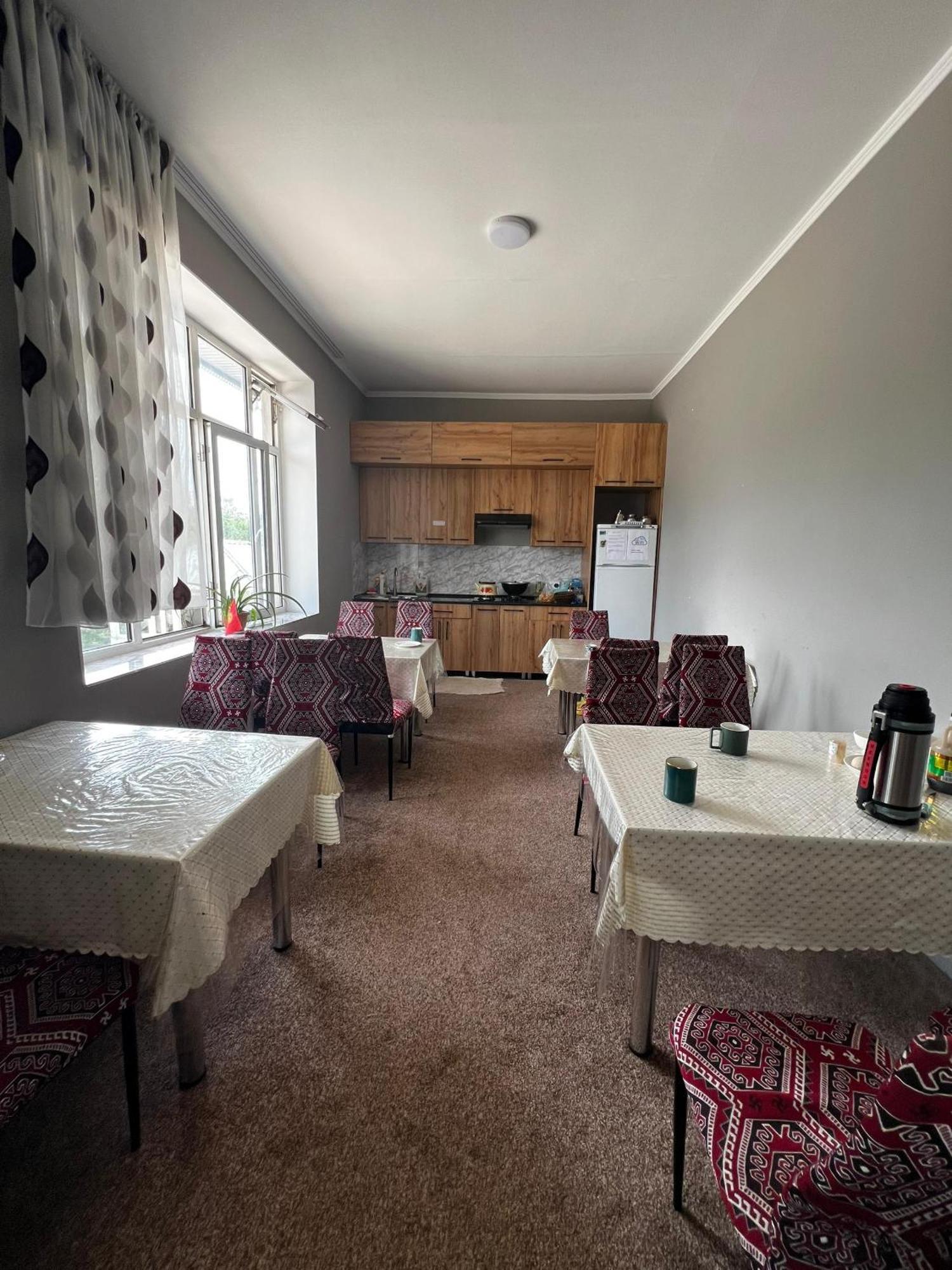 Sunny Hostel Osh Bagian luar foto